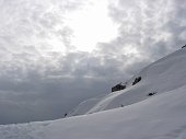 Salita con amici in Resegone ancora con molta neve il 4 aprile 09...splendidi panorami dalla vetta  - FOTOGALLERY